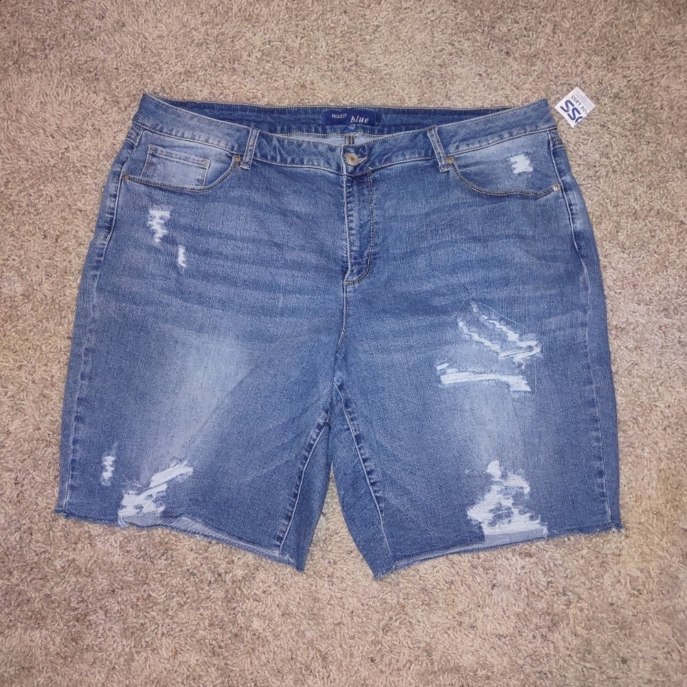 Distressed jean shorts size 22